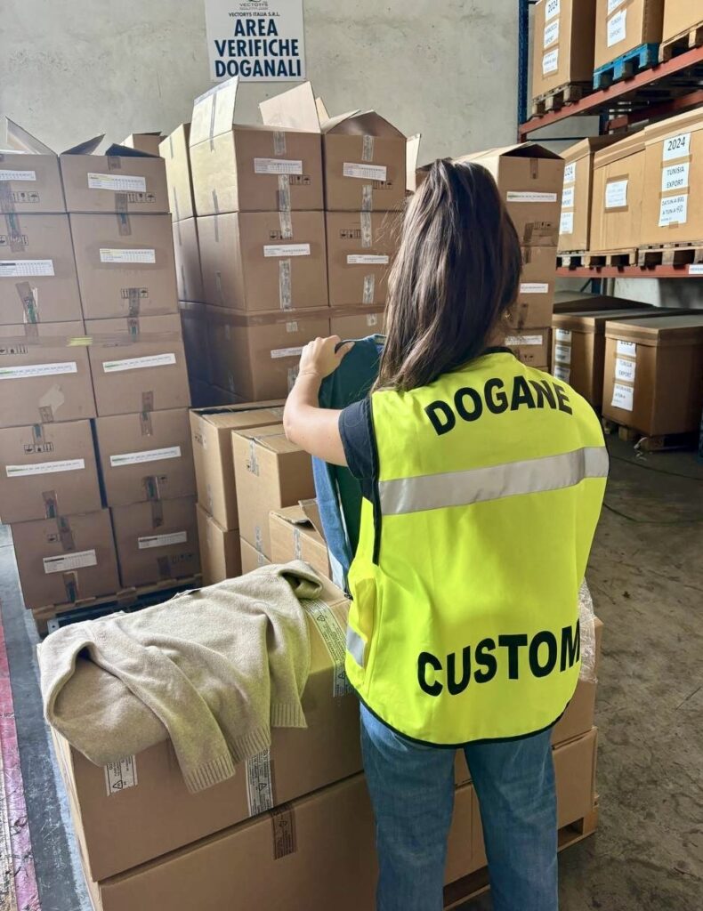 Maglioni falsi sequestro ufficio dogane