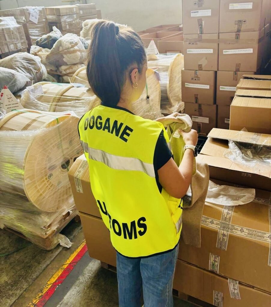 Maglioni falsi sequestro ufficio dogane