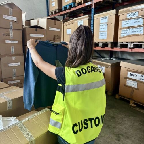 Quattromila maglioni falsi: sequestro Ufficio Dogane per 50mila euro