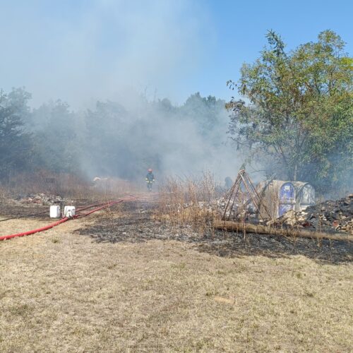 Incendio boschi a Cassine: sul posto Vigili del Fuoco e volontari