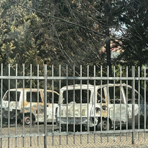 Incendio auto in via della Santa: “Martedì era accaduto ad altre due”