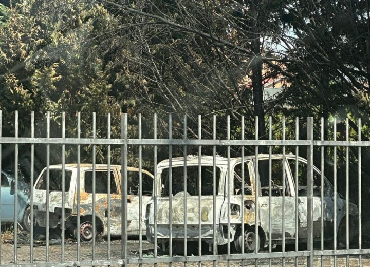 Incendio auto in via della Santa: “Martedì era accaduto ad altre due”
