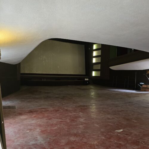 Le porte aperte del cinema Galleria fanno sognare ma è sempre ‘buio in sala’