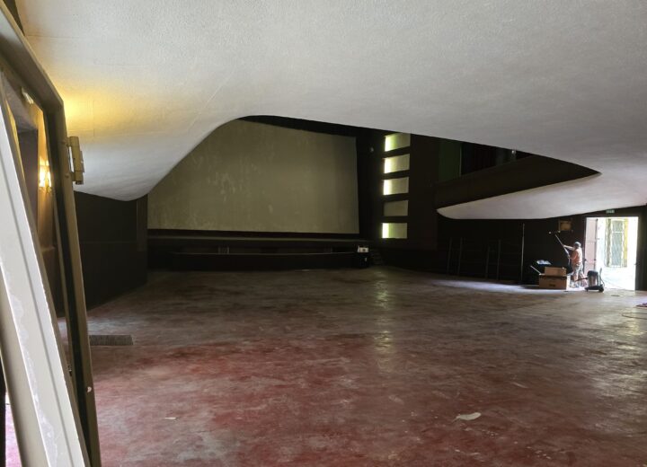 Le porte aperte del cinema Galleria fanno sognare ma è sempre ‘buio in sala’