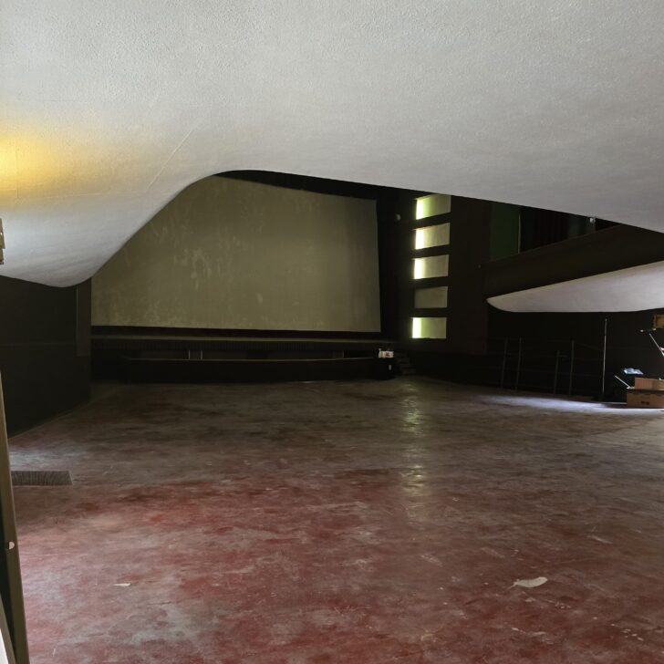 Le porte aperte del cinema Galleria fanno sognare ma è sempre ‘buio in sala’