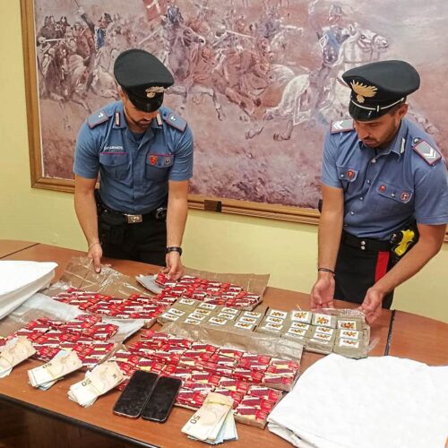 In macchina con 12 chili e mezzo di hashish: avrebbero fruttato 150mila euro