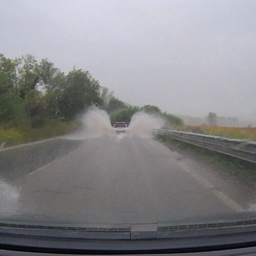 Maltempo: molti allagamenti lungo le strade della provincia
