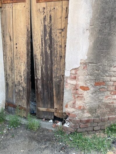 Urla, schiamazzi e atti vandalici notturni a Solero, sindaco: “Pronti a denunciare ai Carabinieri”