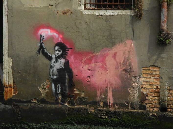 Il restauratore monferrino che sta salvando il “Migrant Child” di Banksy: “Così ho staccato il murale a Venezia”
