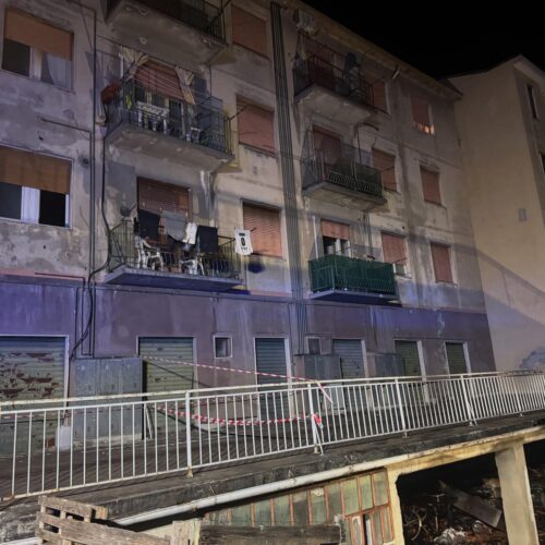 Evacuato un condominio a Casale dopo l’incendio di uno scantinato