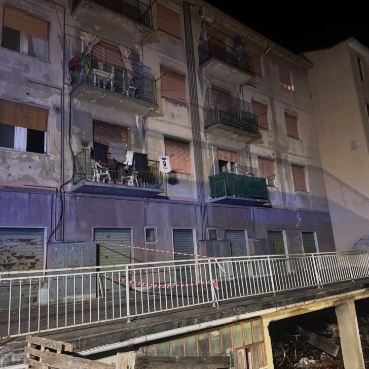 Evacuato un condominio a Casale dopo l’incendio di uno scantinato