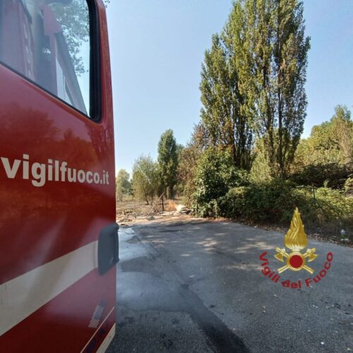 Incendio di rifiuti a Zeccone: coinvolta la rete del metano