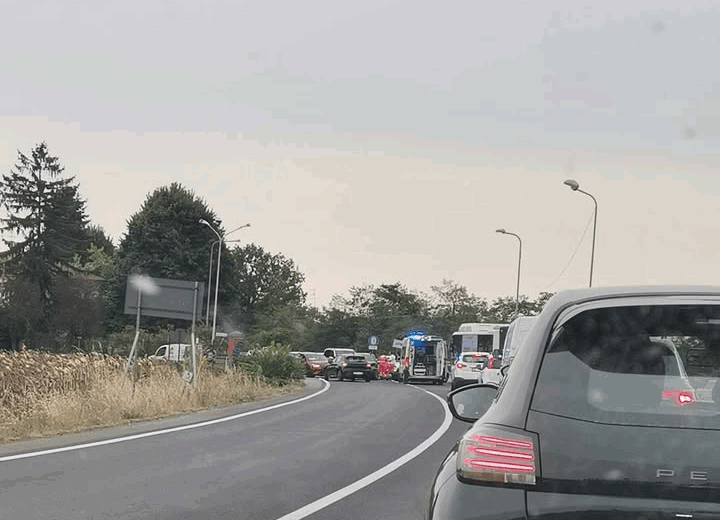 Incidente tra Litta e Spinetta: più mezzi coinvolti e tratto bloccato