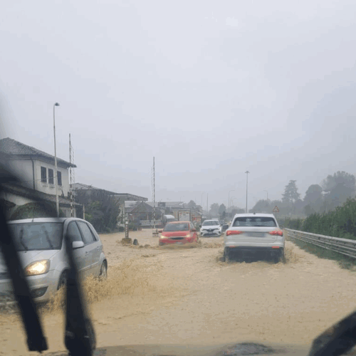 Maltempo: molti allagamenti lungo le strade della provincia