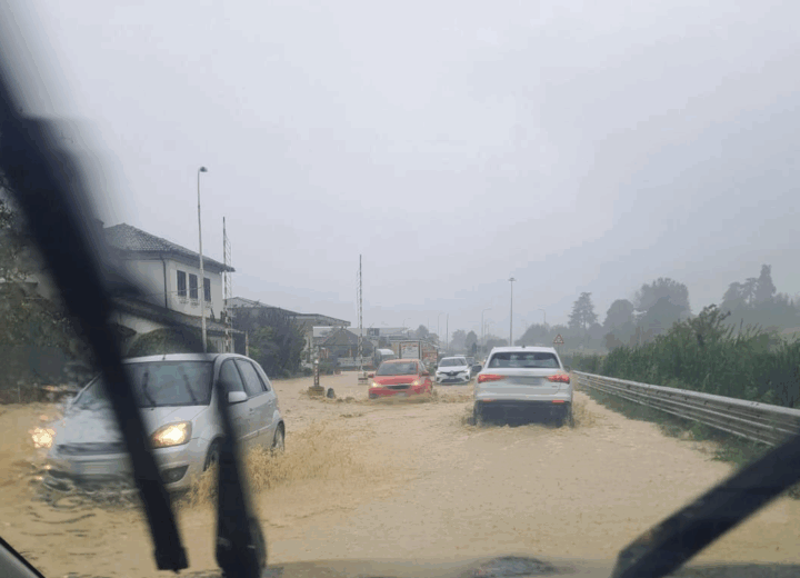 Maltempo: strade allagate e diversi interventi
