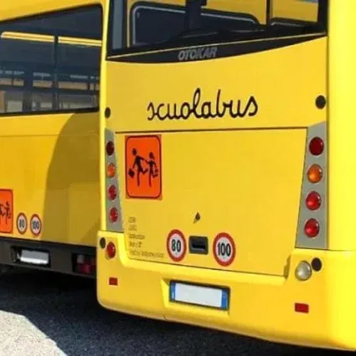 Bando scuolabus, l’amministrazione replica ai sindacati: “Dichiarazioni dure e ingiustificate. Occupazione garantita”