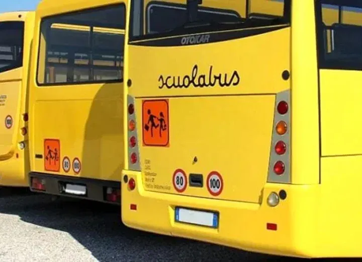 Bando scuolabus, l’amministrazione replica ai sindacati: “Dichiarazioni dure e ingiustificate. Occupazione garantita”