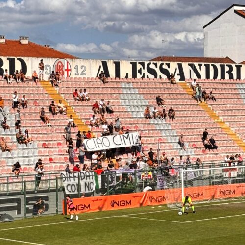Allo stadio Moccagatta il ricordo di Francesco Cimino: lo striscione della Gradinata Nord e gli applausi