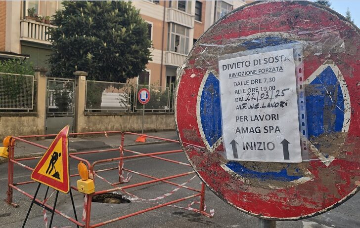 Voragine aperta da marzo in via Rivolta. La segnalazione riapre tema della manutenzione strade ad Alessandria