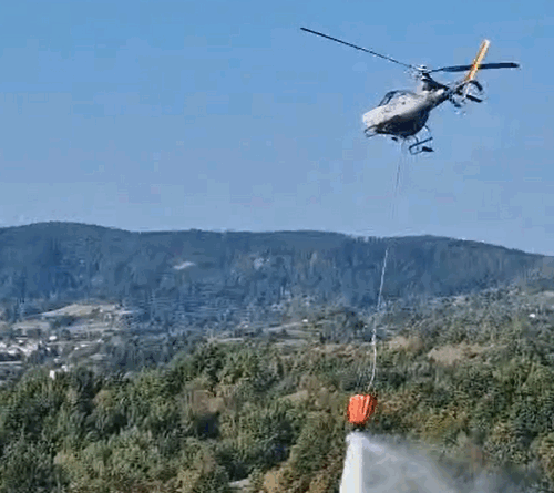 Vigili del Fuoco anche con l’elicottero per il rogo del bosco a Pareto
