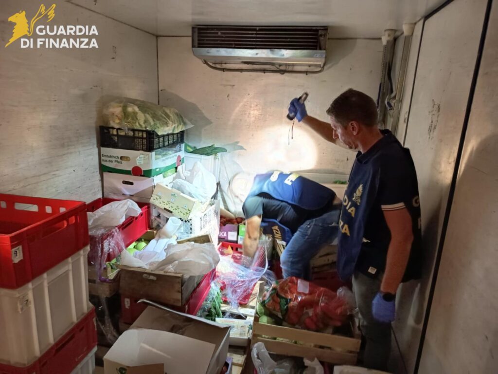 Cibo cattivo stato conservazione guardia finanza tortona