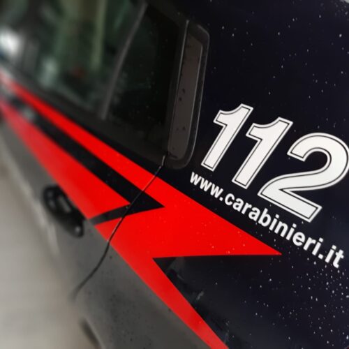 Cerca di entrare in casa della ex e aggredisce i Carabinieri. Arrestato