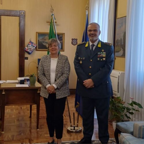 Il Prefetto di Pavia saluta il Colonnello Ugo Poggi
