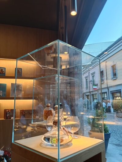 Ad Alessandria il nuovo “Grappa & Cioccolato Store” di Mazzetti d’Altavilla con Baratti & Milano