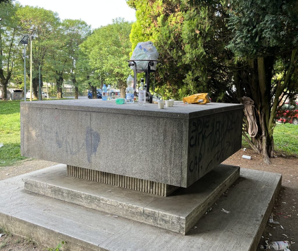 Monumento Spinetta rifiuti