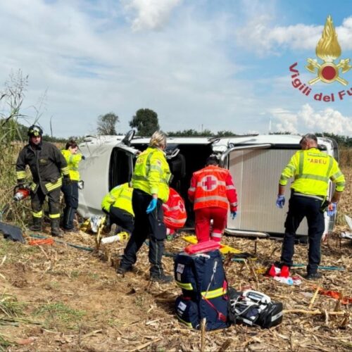 Pick-up si ribalta sull’argine del torrente Agogna: 62enne in ospedale