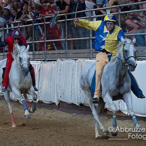 Il Palio di Asti va Anacleto, cavalcato dal fantino Atzeni: le FOTO