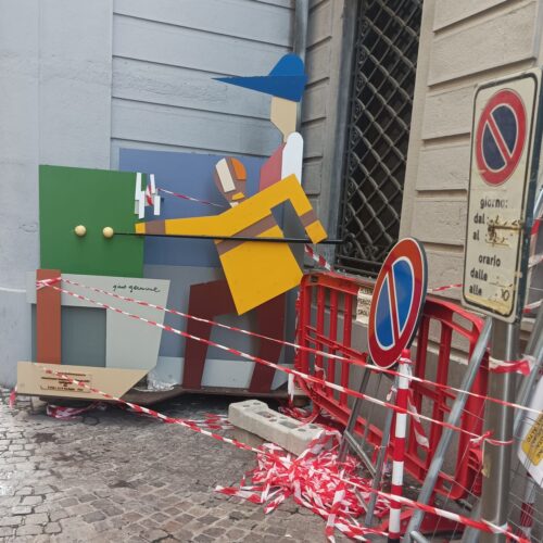 “Il monumento a Baleta trattato come un ricovero per attrezzi”