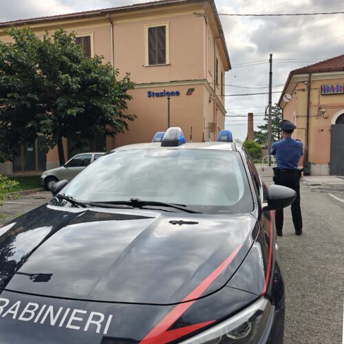 Si rifiuta di pagare il biglietto e blocca il regionale per un’ora