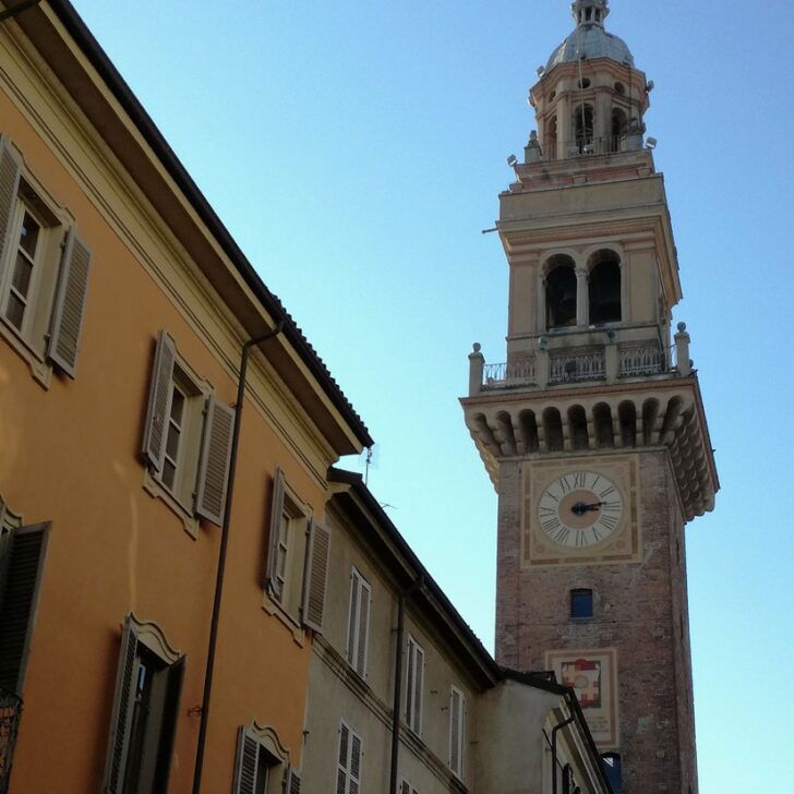 La Torre Civica di Casale si illumina di rosa per la lotta al tumore al seno