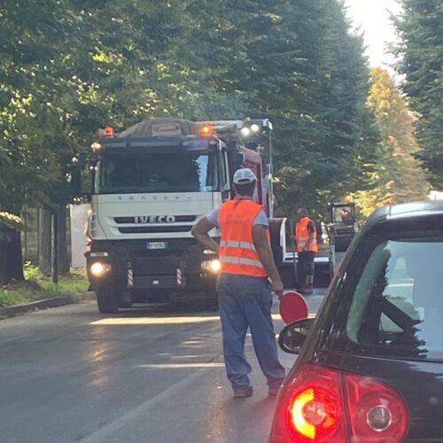 Lunghe code alle porte di Alessandria in viale Milite Ignoto per asfaltature