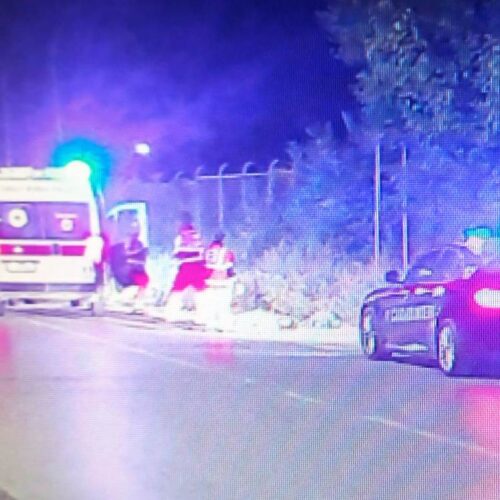 Perde il controllo della moto e finisce fuori strada: muore 34enne