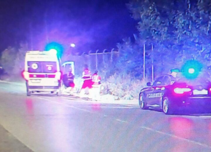 Perde il controllo della moto e finisce fuori strada: muore 34enne