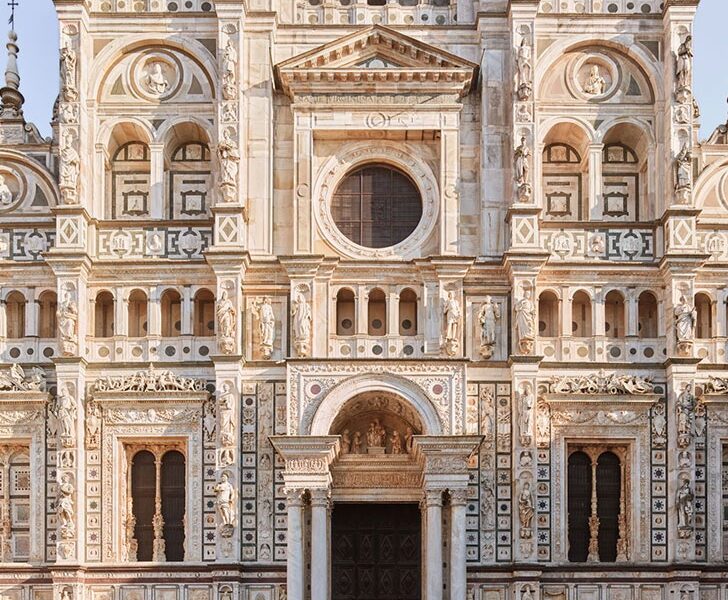 Certosa di Pavia, i monaci lasciano dopo 60 anni: dal 2026 gestione al Ministero della Cultura e biglietto d’ingresso