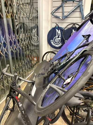 Spaccata in un negozio di biciclette ad Arquata Scrivia: sfondati il muro e la vetrina