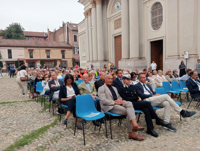 In piazza Duomo il grazie ai tanti volontari alessandrini: “La linfa vitale della città”