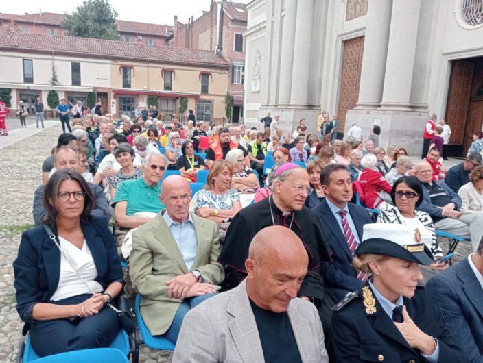 In piazza Duomo il grazie ai tanti volontari alessandrini: “La linfa vitale della città”
