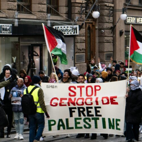 Fiaccolata per Gaza, gli organizzatori a sindaco e assessori: “Schieratevi ufficialmente contro Israele”