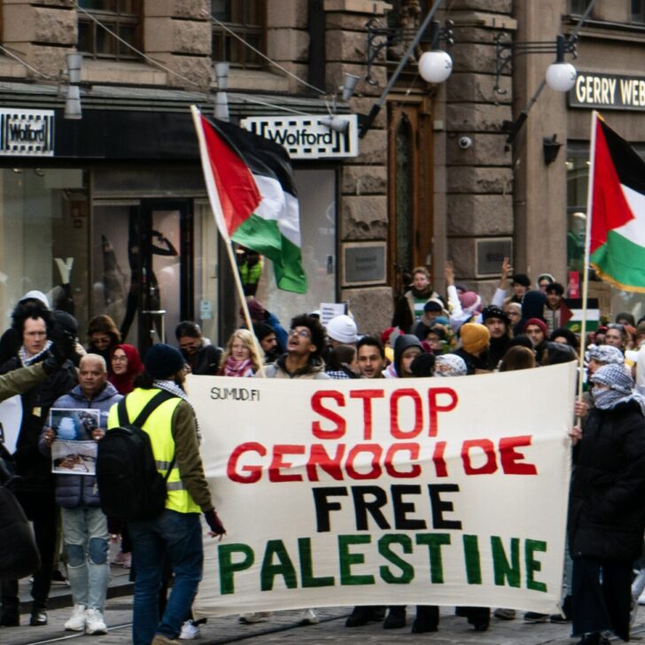 Fiaccolata per Gaza, gli organizzatori a sindaco e assessori: “Schieratevi ufficialmente contro Israele”