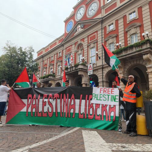 L’appello del corteo per la Palestina: “Il Comune di Alessandria prenda posizione contro Israele”