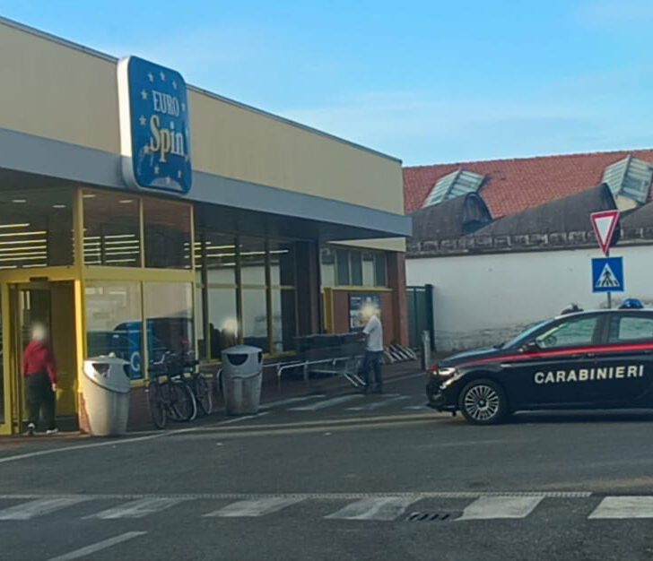 Rapina in un supermercato di Novi: cassiera lievemente ferita. Indagano i Carabinieri