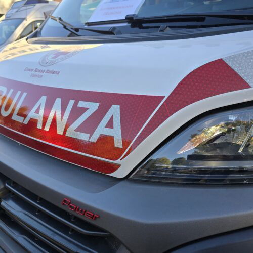 Incidente a Quattordio, coinvolto anche un mezzo dei Carabinieri. Una persona in codice giallo