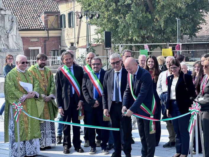 Successo per “La Piazza di Pecetto”: la nuova agorà della cultura tra libri, musica e dialetto
