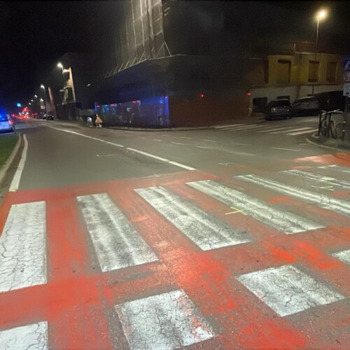 Incidente alla rotonda prima del cavalcavia: un ferito lieve