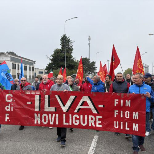 Sciopero e corteo per le vie di Novi per i lavoratori dell’ex Ilva: “Vogliano certezze e un futuro per la siderurgia”