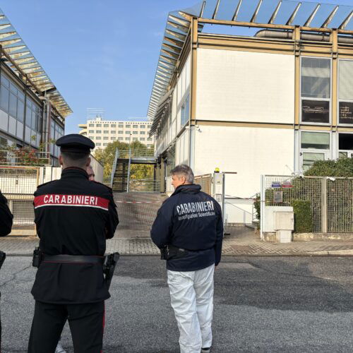 Gas e chiodi per assaltare il laboratorio orafo
